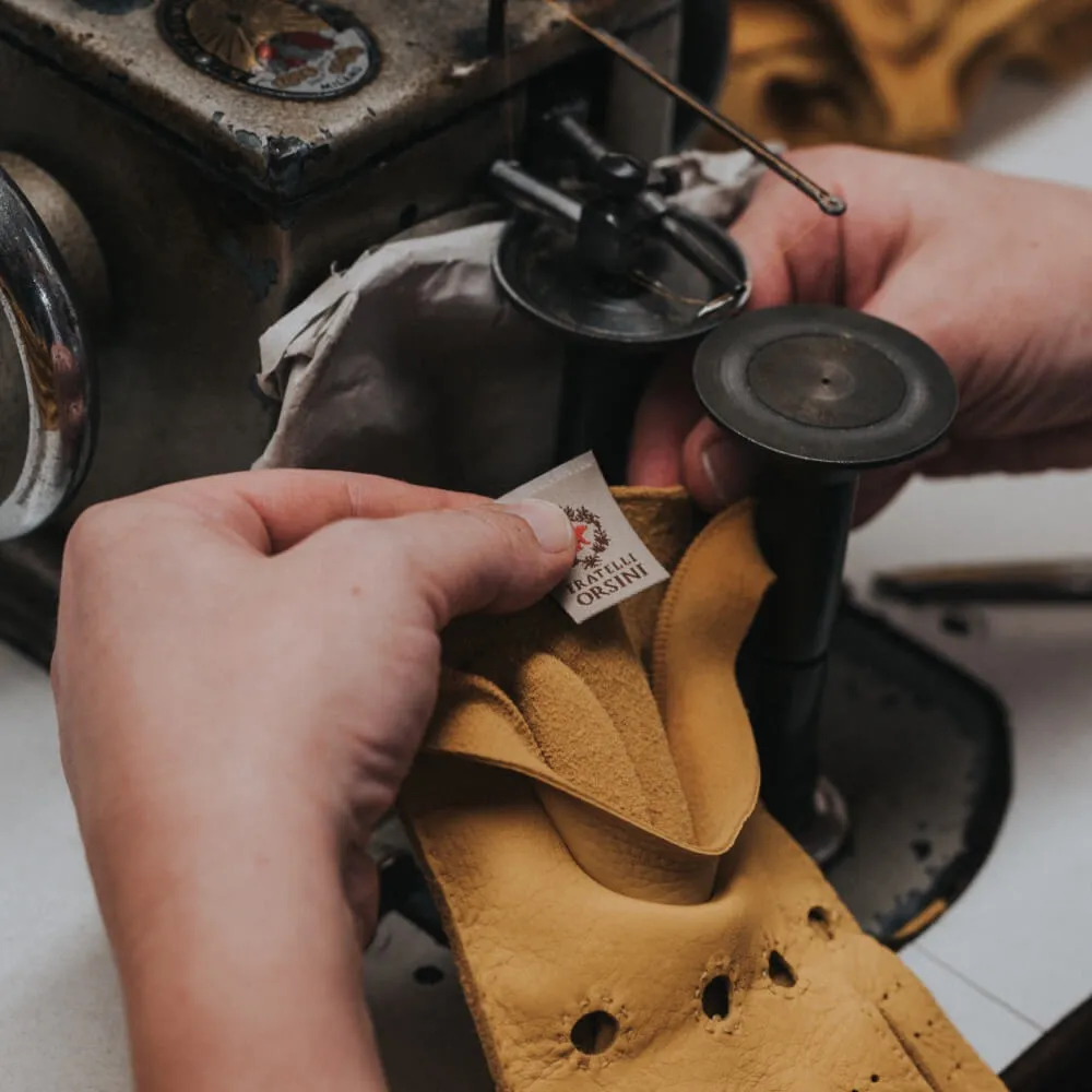Alessa (sky) - classic Italian lambskin leather driving gloves
