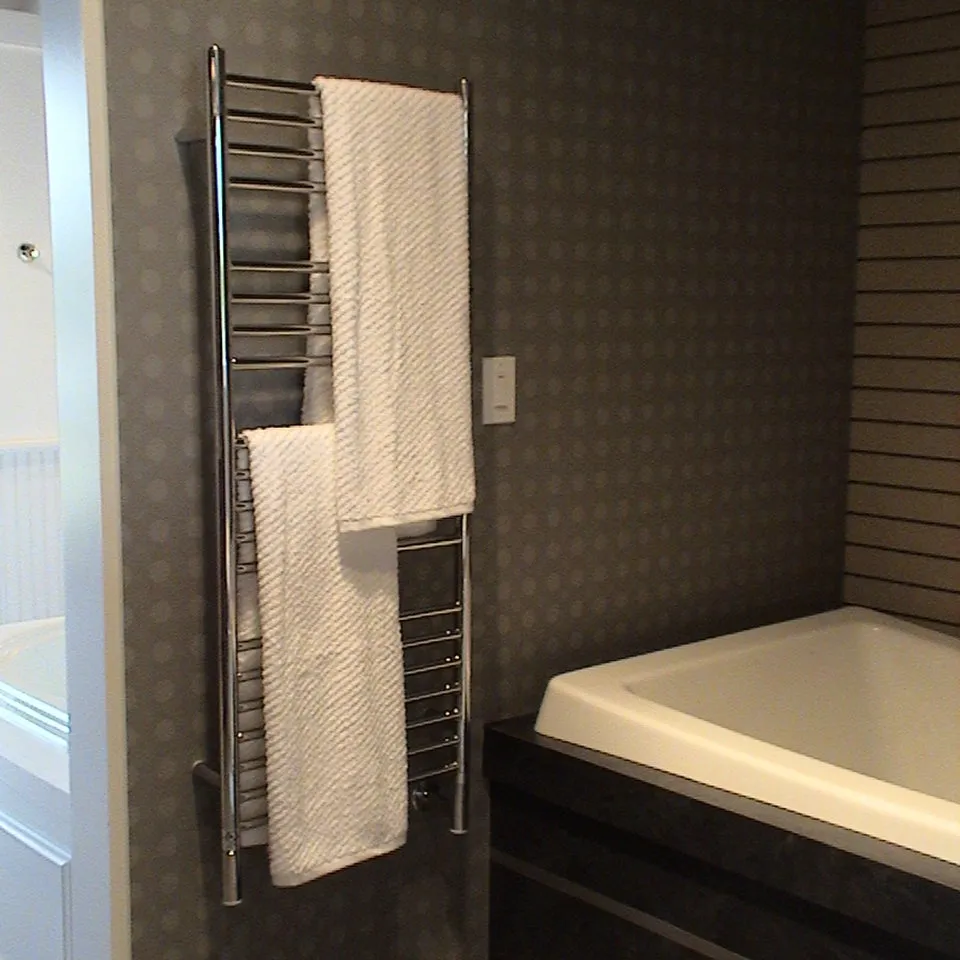 Amba DSP Jeeves Model D Straight 20 Bar Hardwired Towel Warmer in Polished