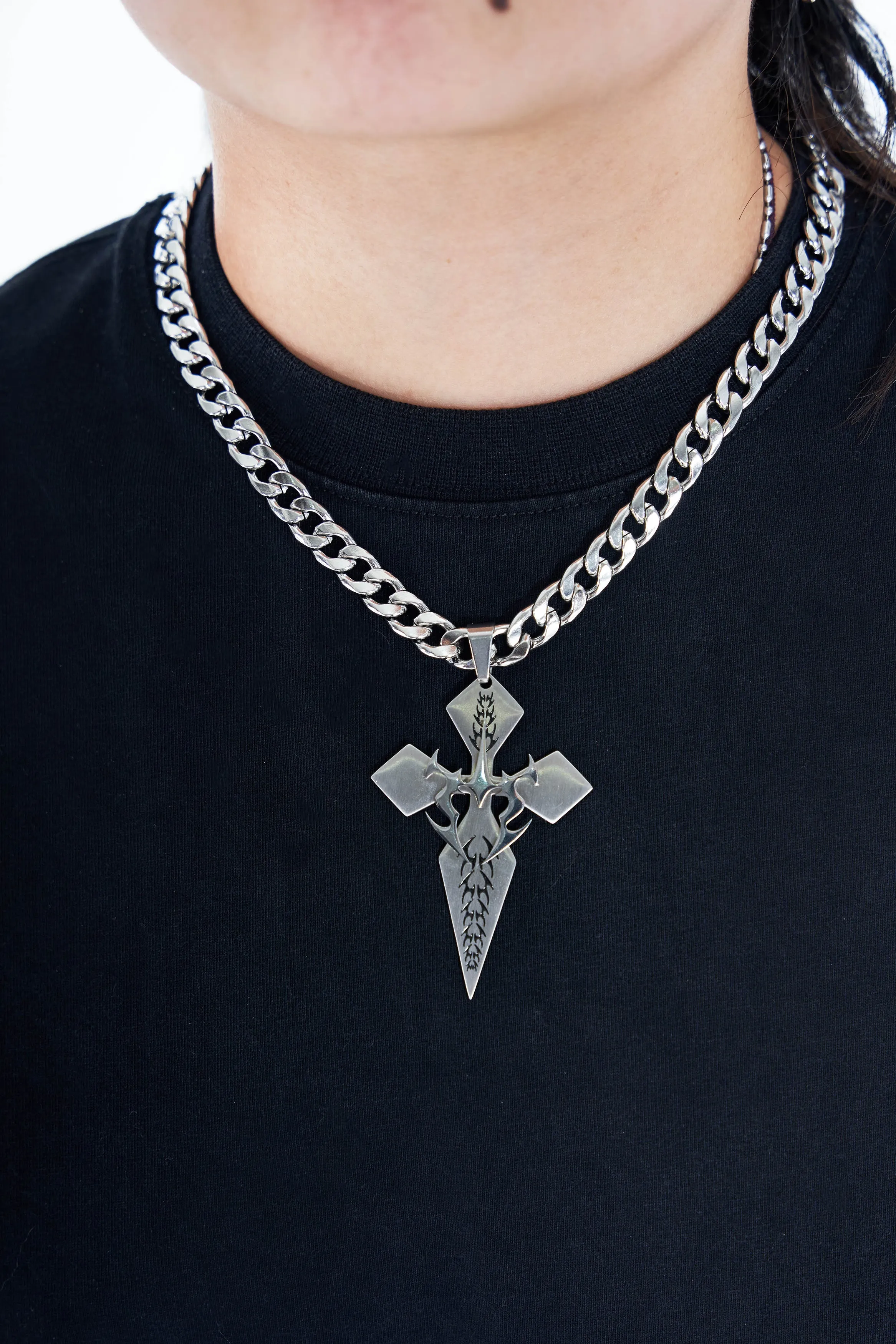 Fervooor The one crucifix necklace