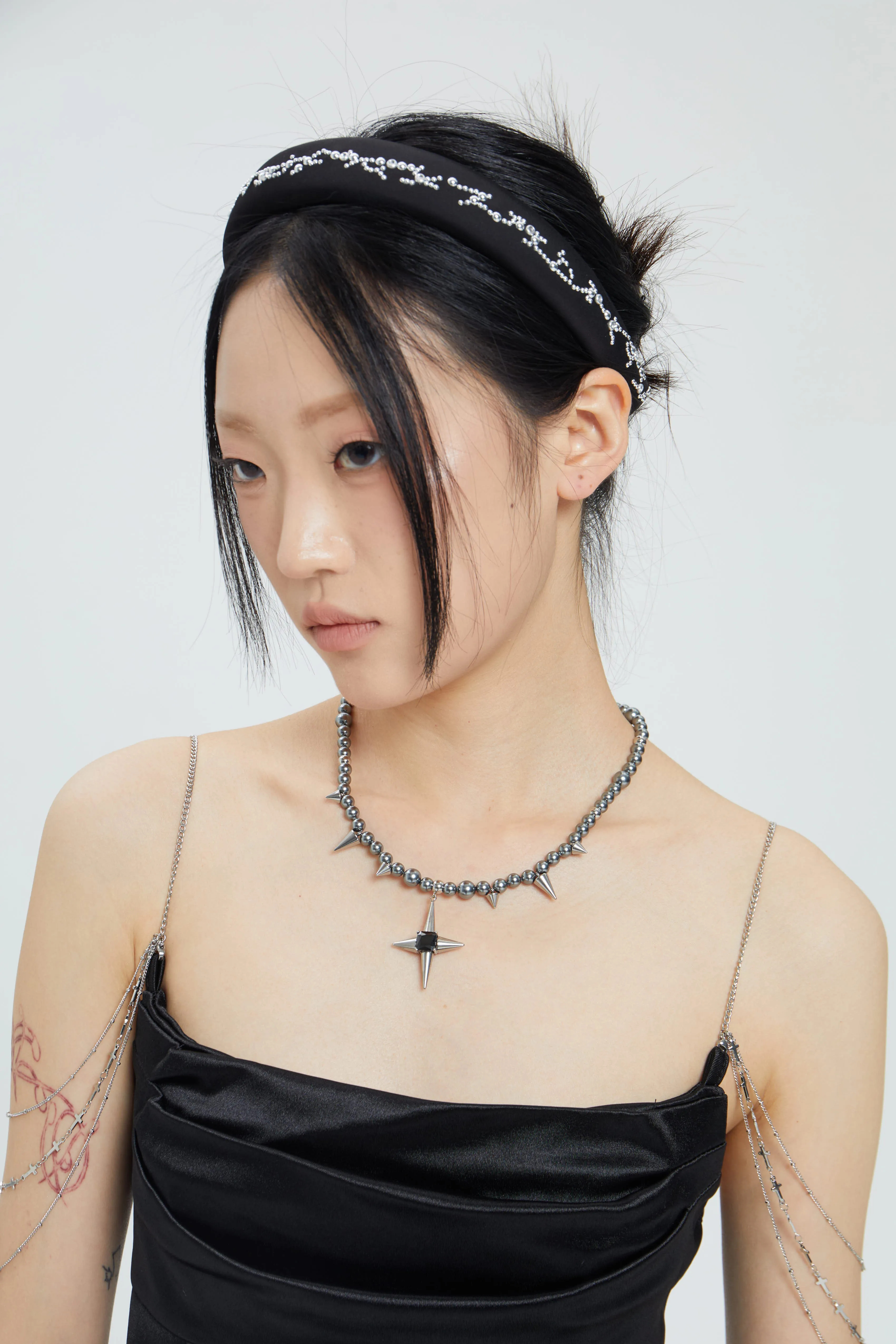Fevooor Prickly Star gray pearl necklace