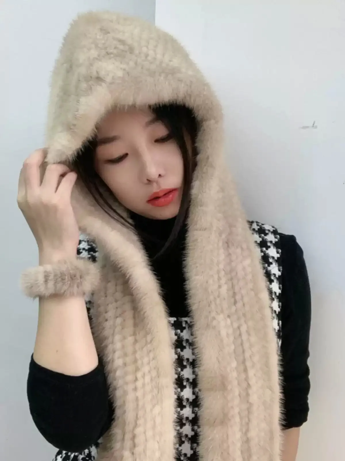 Mink hat scarf integrated inside and outside plush thickened style not picky head circumference natural color mink snow hat cold resistance warm women