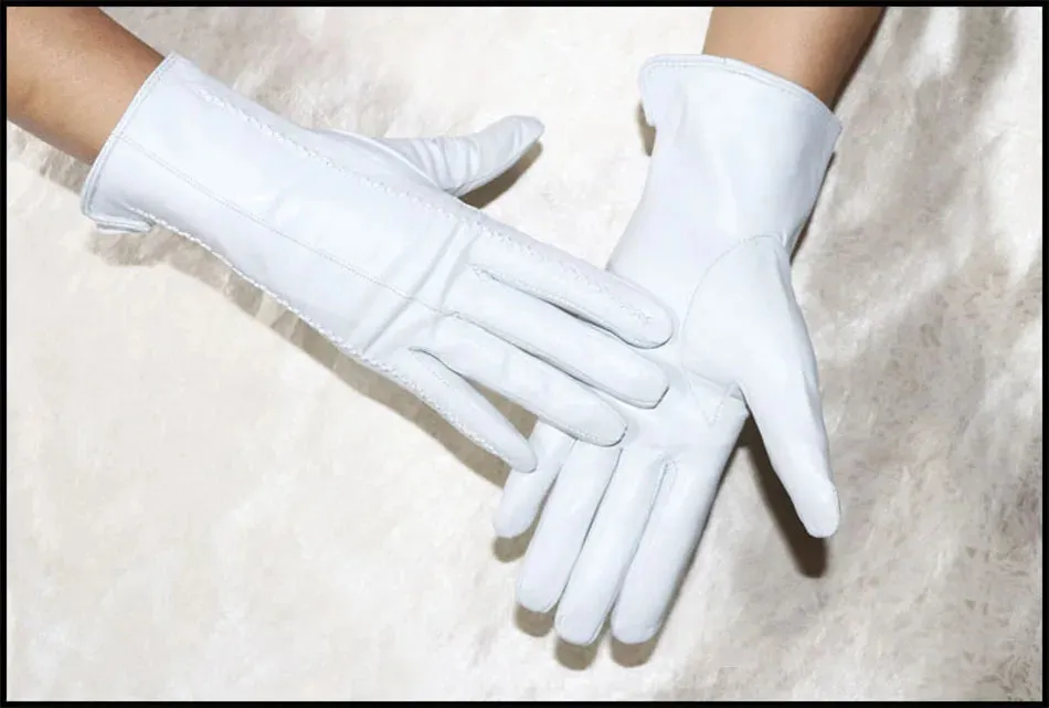 Women's Sheepskin Gloves Winter Warmth Plus Velvet Short Thin Touch Screen Driving Female Color Leather Gloves New High-end 2024